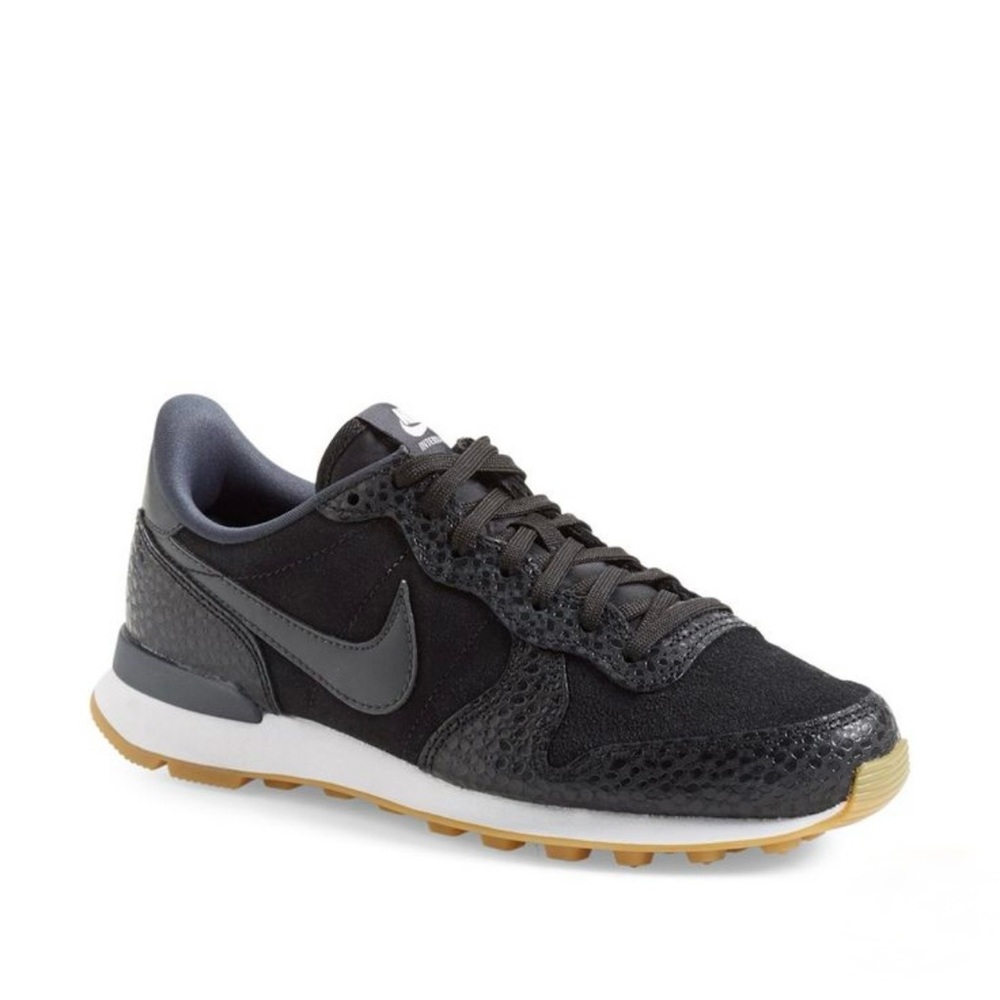 Nike Black and White Women's Sneakers